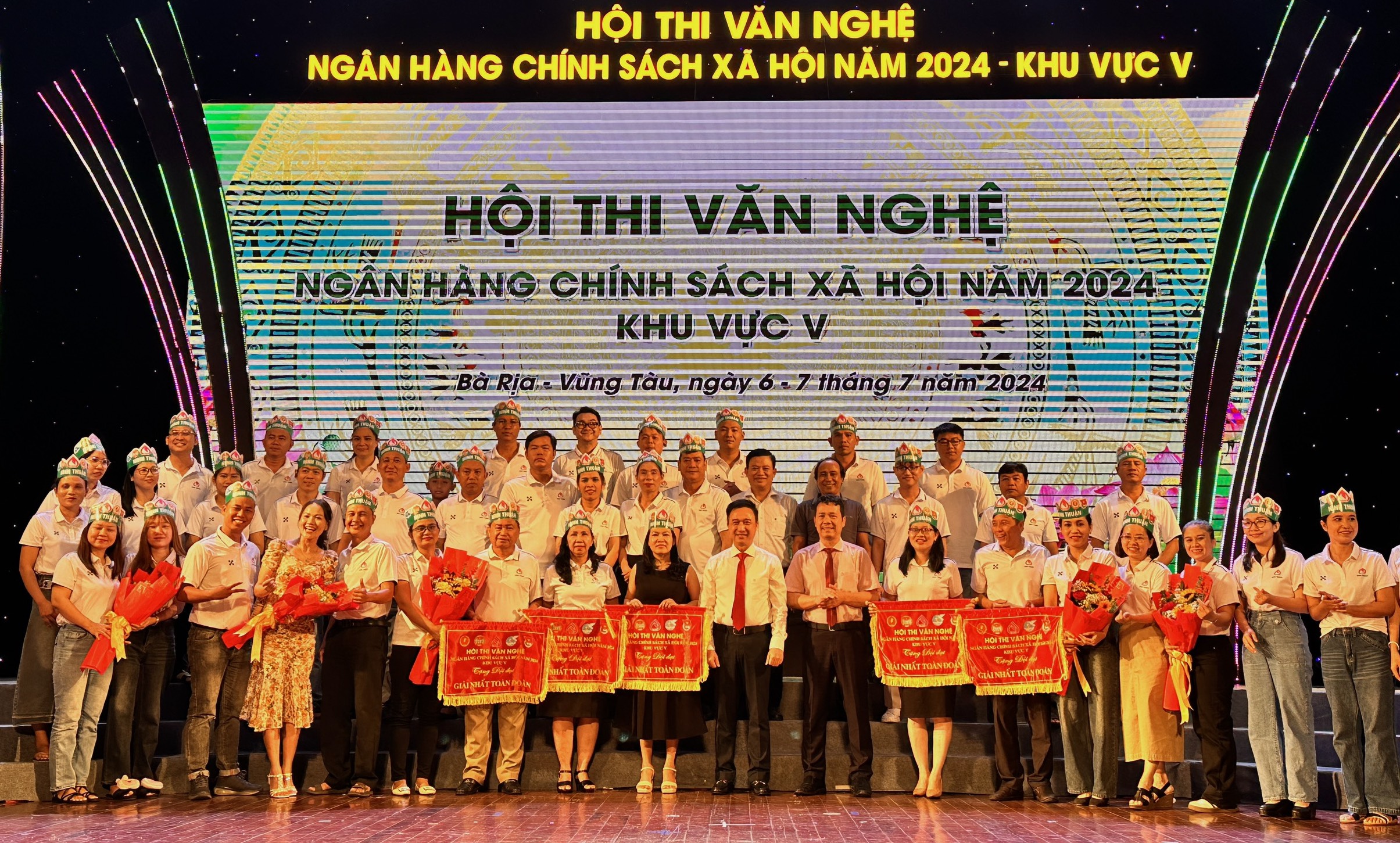 Hội thi văn nghệ ngân hàng chính sách xã hội khu vực V: Đội Ninh Thuận giành giải Nhất toàn đoàn