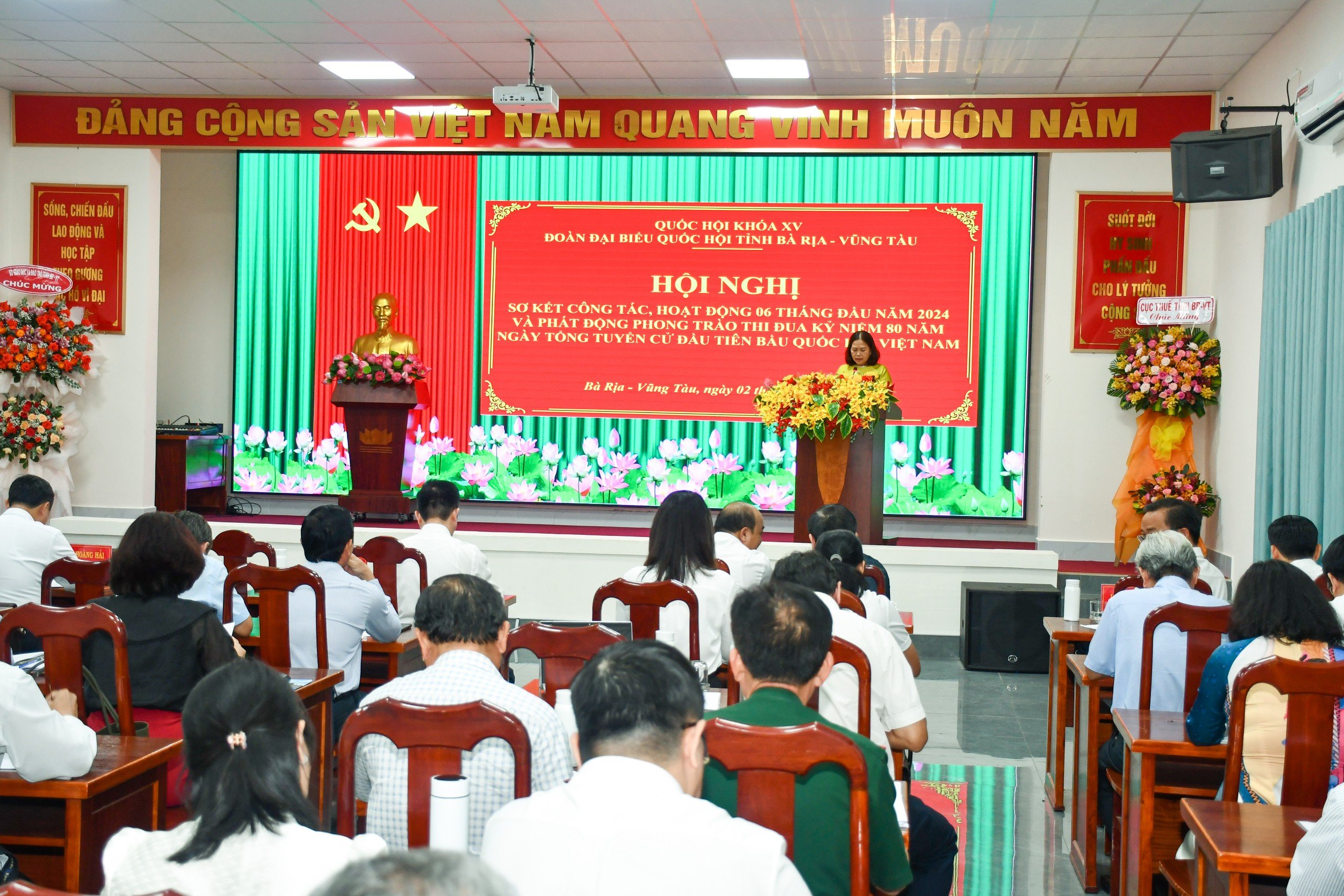  Quang cảnh hội nghị.