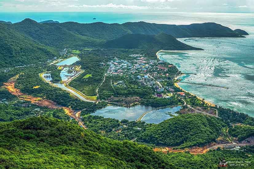 Côn Đảo được quy hoạch trở thành khu du lịch quốc gia, phát huy giá trị văn hóa - lịch sử - tâm linh đặc sắc. Trong ảnh: Côn Đảo nhìn từ trên cao.