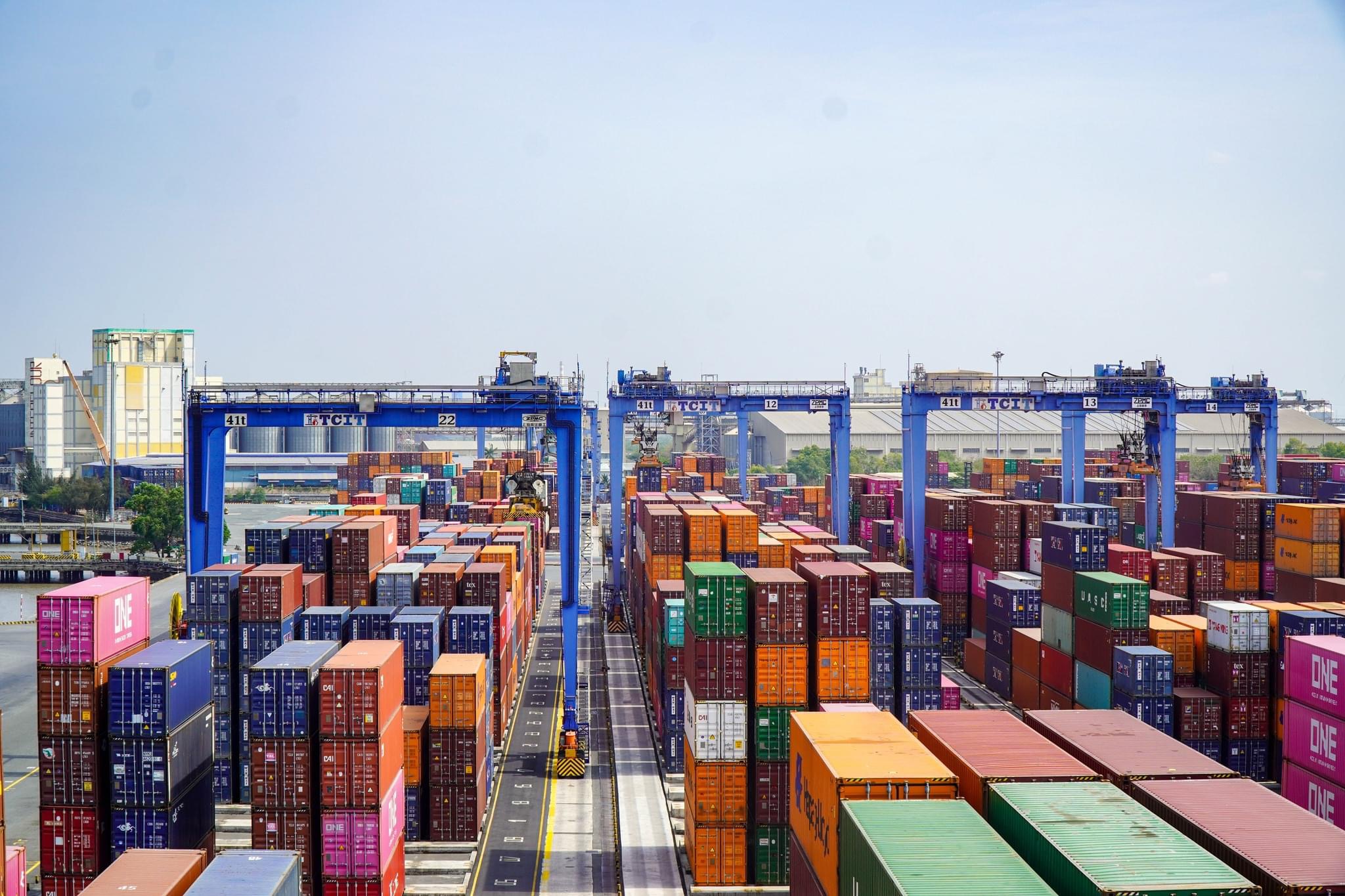 Bãi chứa container xuất nhập khẩu tại cảng TCIT.