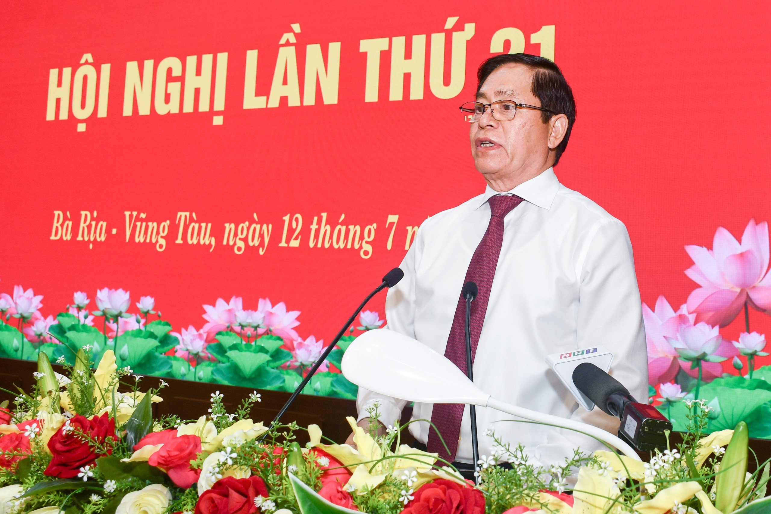 Ông Phạm Viết Thanh, Ủy viên Trung ương Đảng, Bí thư Tỉnh ủy, Chủ tịch HĐND tỉnh phát biểu bế mạc hội nghị.