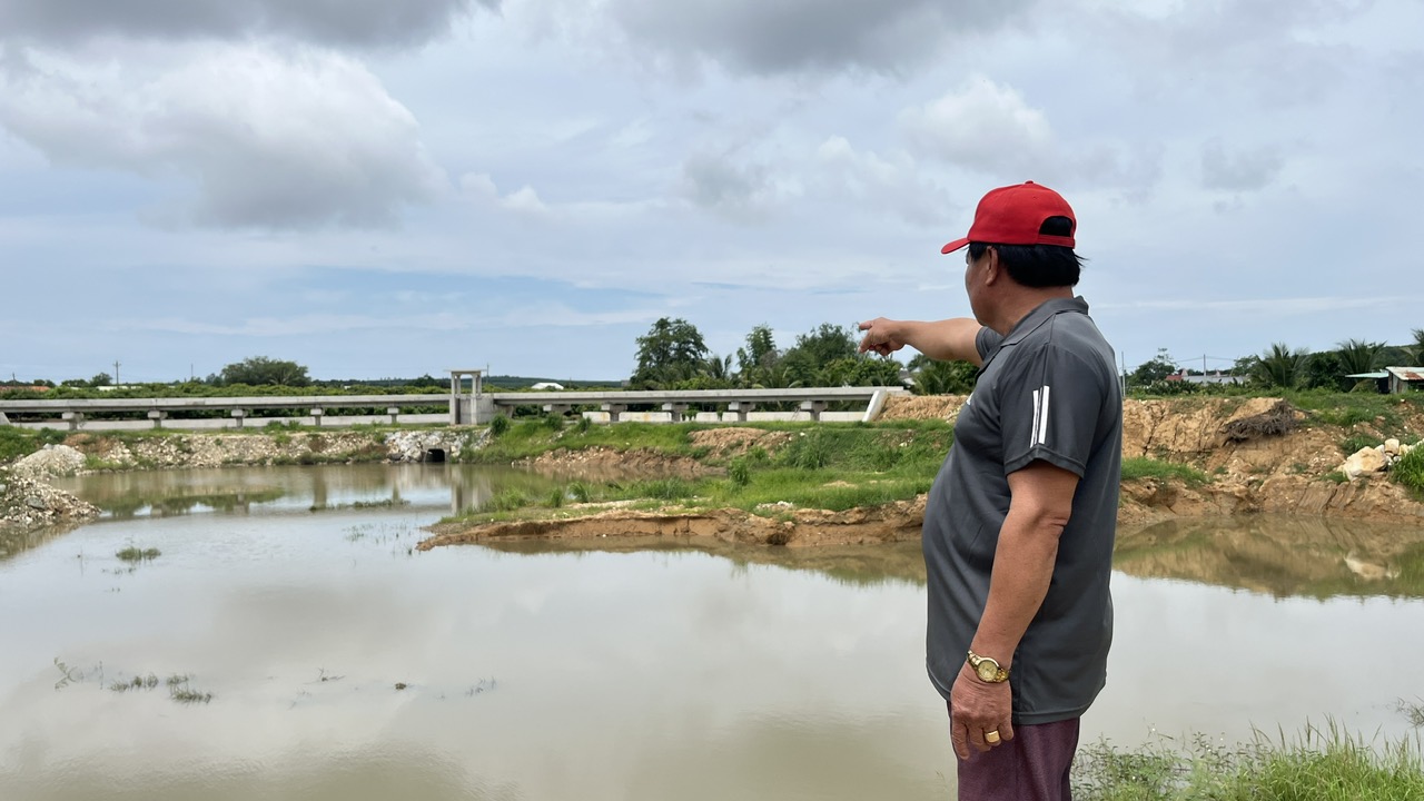 Ông Trần Dương Linh (xã Bình Châu) cho rằng cống xả tại đập dâng Suối Bang hiện nay tương đối nhỏ dẫn tới việc tiêu thoát nước chậm, tiềm ẩn nguy cơ tái diễn ngập cục bộ.