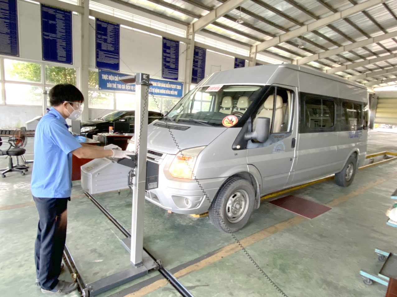 Cẩn trọng với chiêu trò lừa đảo làm lại tem đăng kiểm ôtô