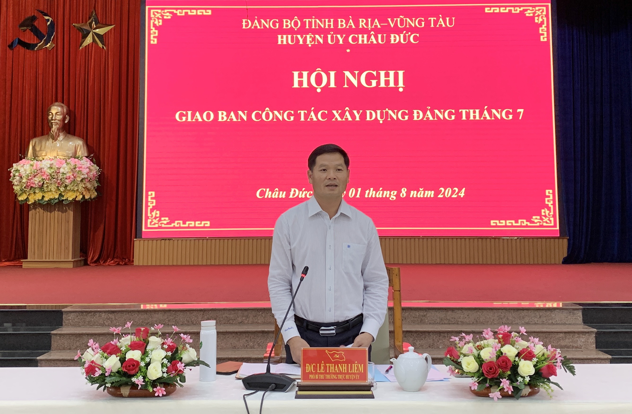 Ông Lê Thanh Liêm,  Phó Bí thư Thường trực Huyện ủy Châu Đức chủ trì hội nghị.