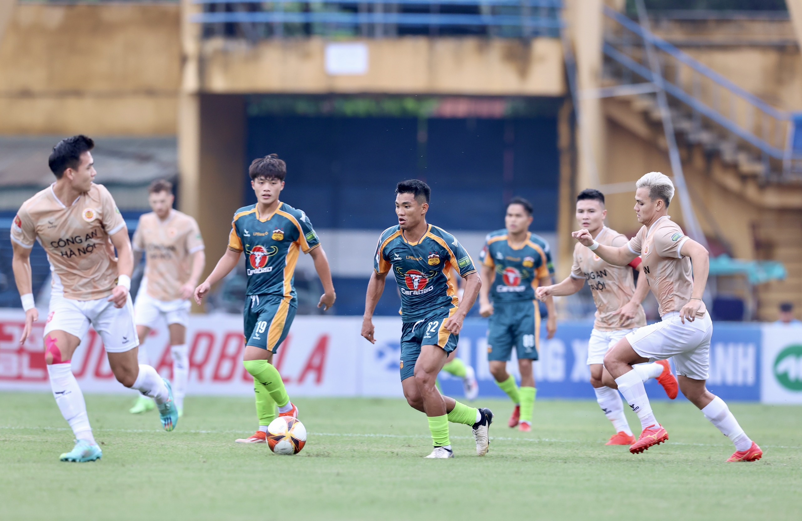 LP Bank trở thành nhà tài trợ mới của V-League trong 3 mùa giải tới.
