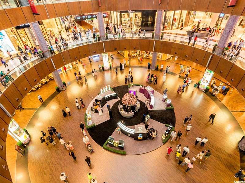 Bên trong trung tâm mua sắm Dubai Mall.