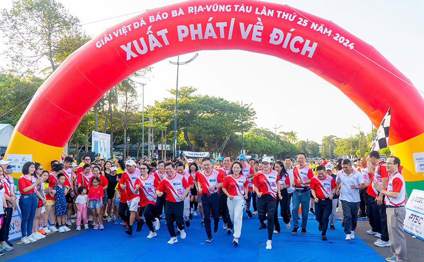 Lãnh đạo tỉnh, lãnh đạo sở, ngành, địa phương, doanh nghiệp, nhà tài trợ... tham gia chạy đồng hành.