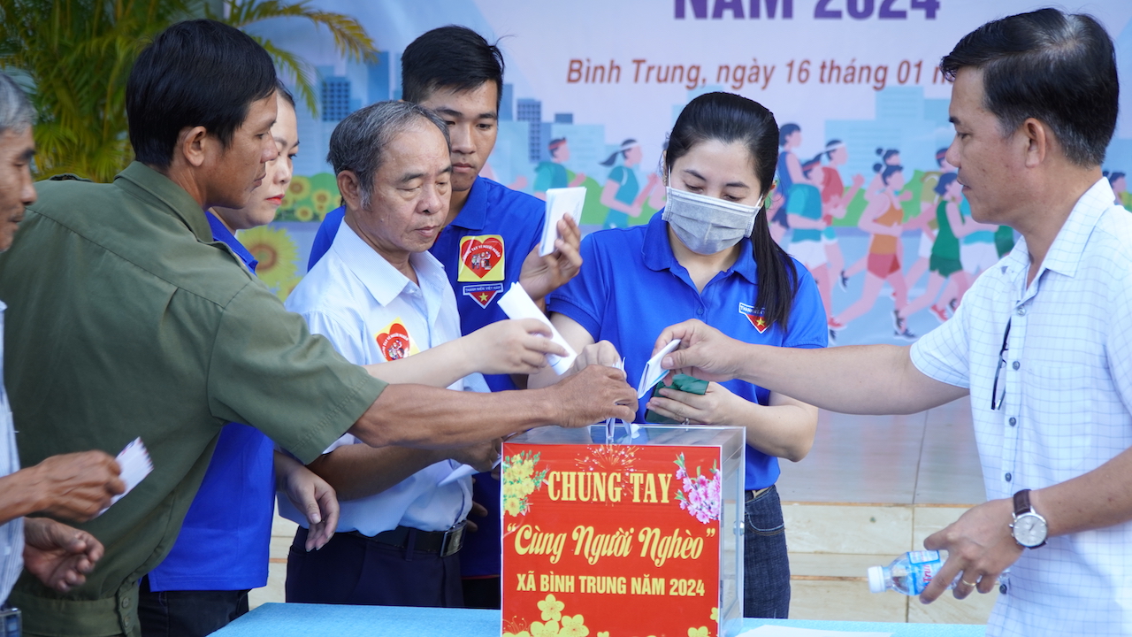 Xác định con người là trung tâm của chiến lược phát triển, trong thời gian qua, huyện đã tích cực thực hiện có hiệu quả phong trào trào thi đua “Vì người nghèo - Không để ai bị bỏ lại phía sau”. Đến cuối năm 2023, huyện Châu Đức không còn hộ nghèo. Tỷ lệ lao động có việc làm là 79,23%, tỷ lệ lao động có việc làm qua đào tạo là 71,22%.