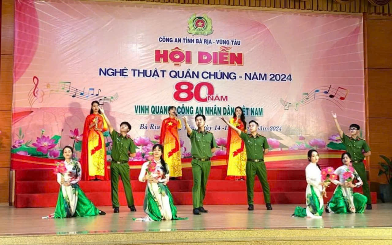 Một tiết mục văn ghệ trong hội diễn nghệ thuật quần chúng.