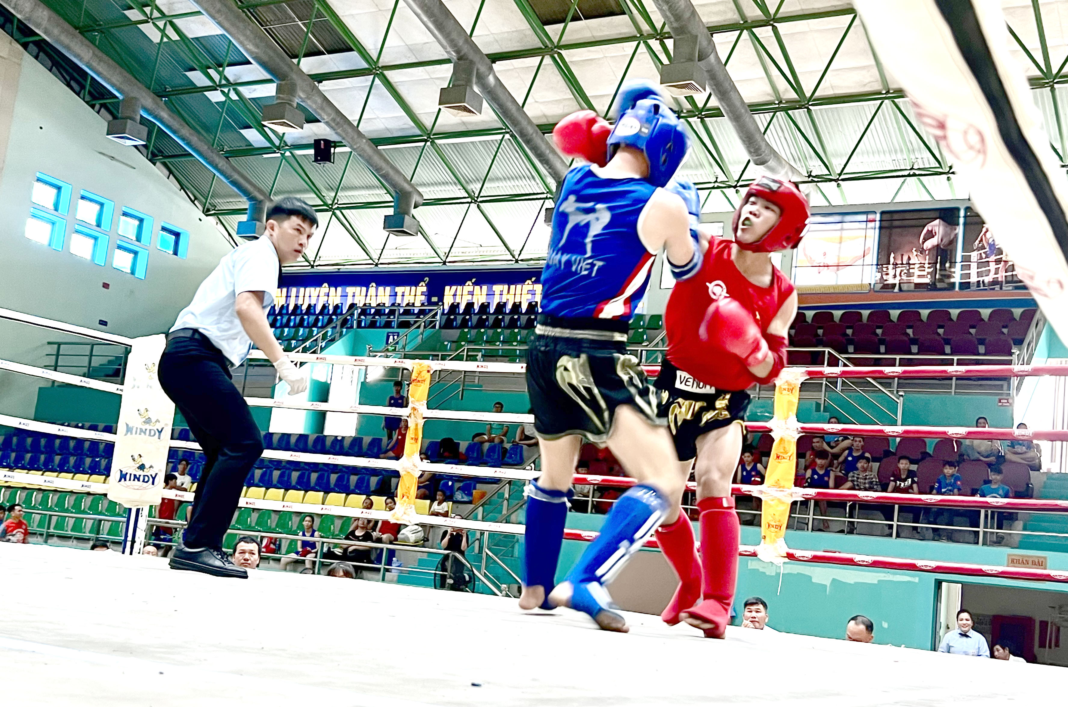  VĐV thi đấu hạng cận 51kg nam.