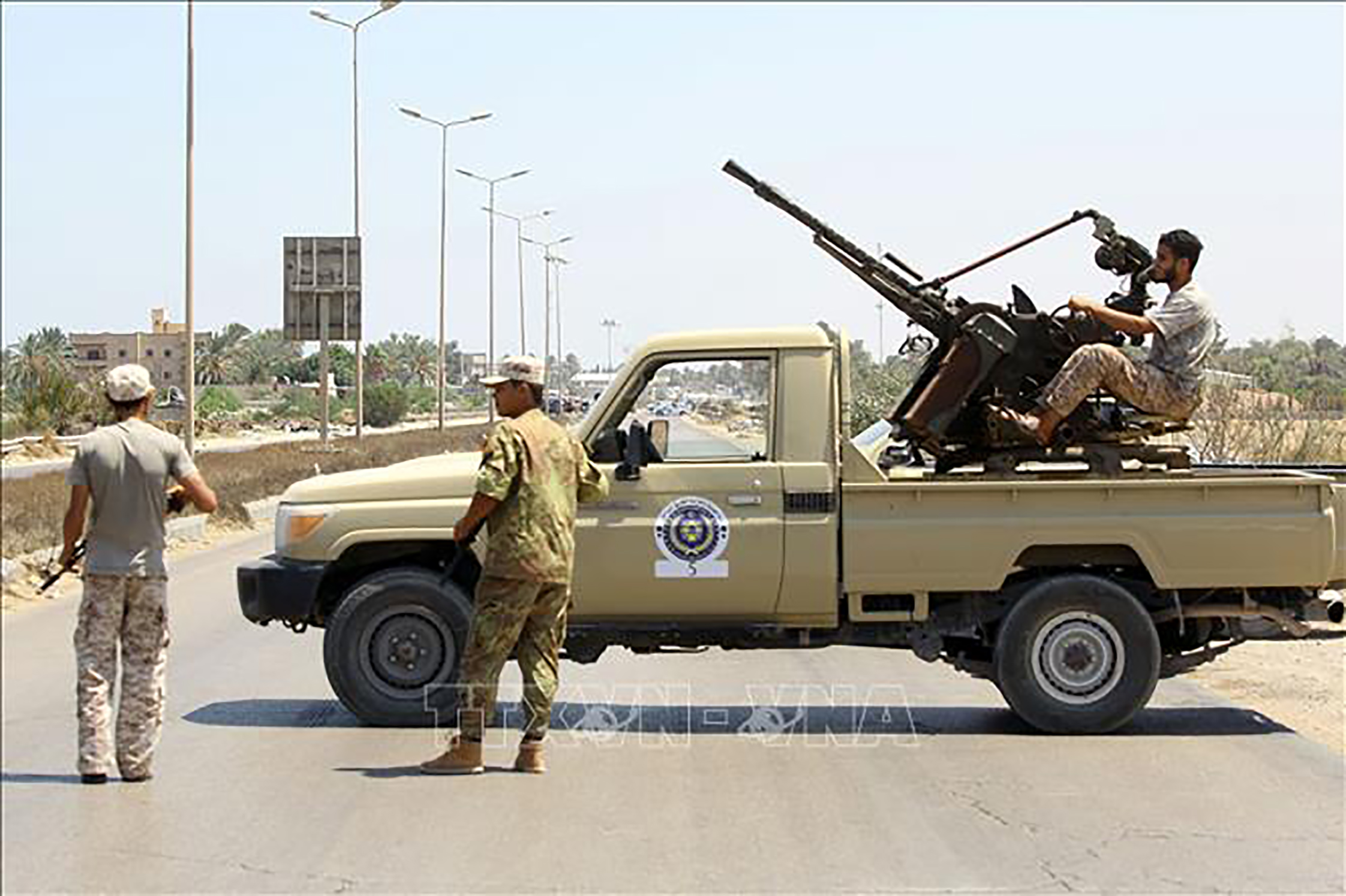 Lực lượng an ninh gác tại hiện trường một vụ tấn công ở thành phố Zliten, Libya.