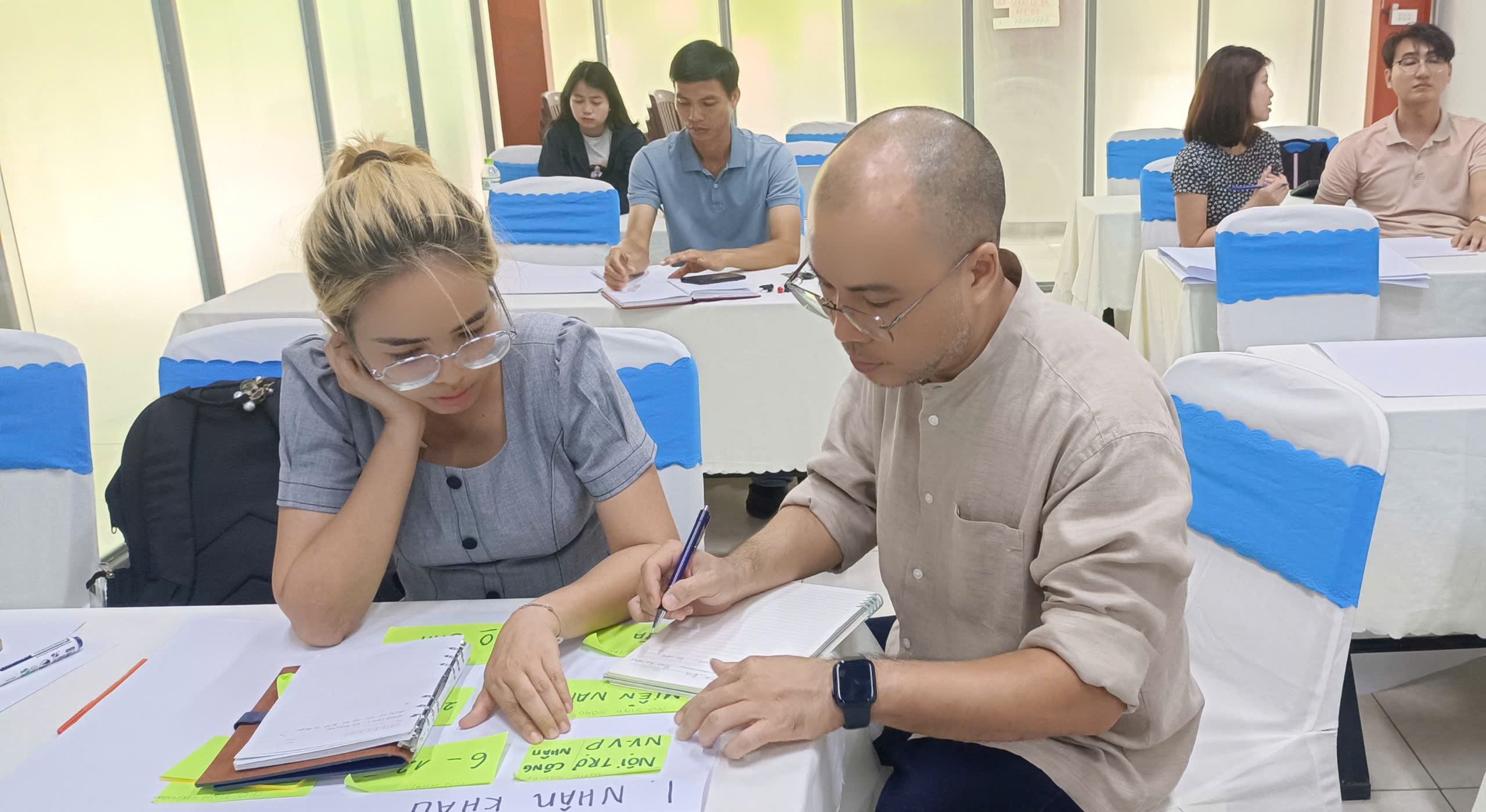 Các chuyên gia Sở KH-CN hỗ trợ DN khởi nghiệp về năng lực quản lý, điều hành DN và phát triển thương mại điện tử.