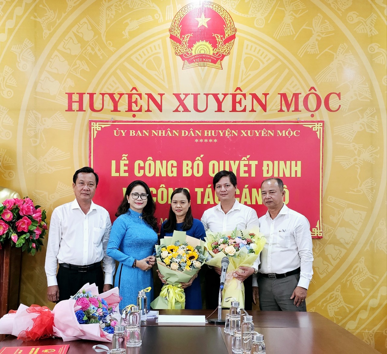 Lãnh đạo Huyện ủy, UBND huyện Xuyên Mộc trao quyết định điều động, bổ nhiệm cán bộ