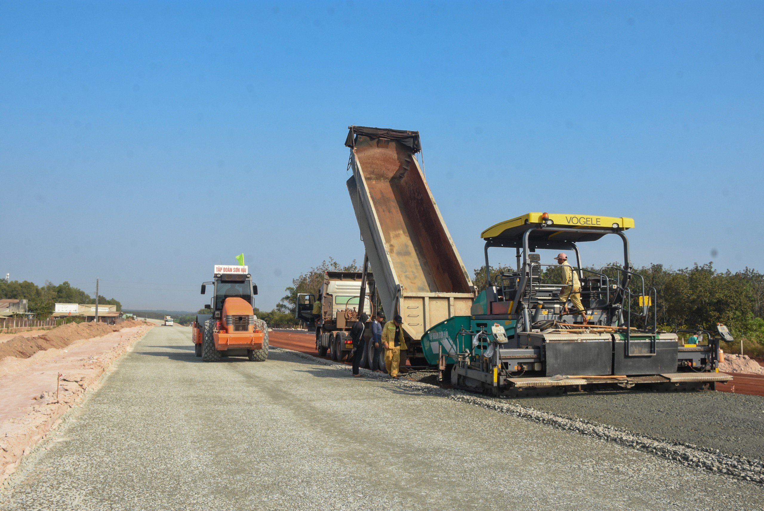 Công trường cao tốc Biên Hòa-Vũng Tàu giữ nhịp độ thi công 