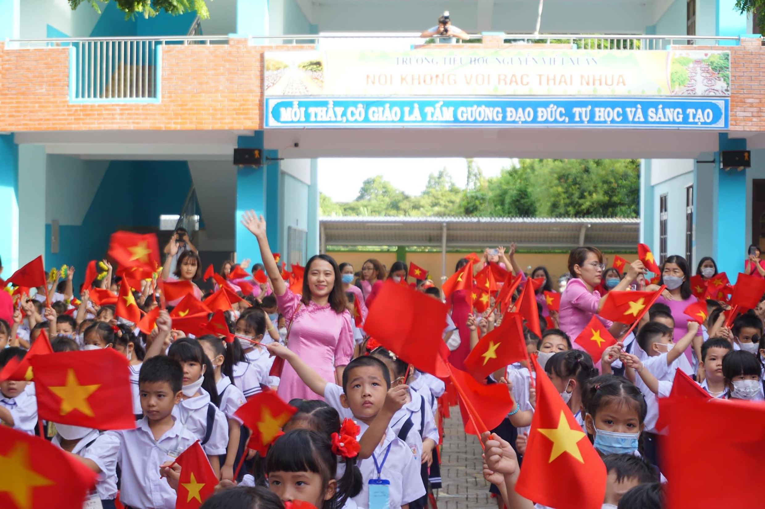 Mùa tựu trường đến, mang theo sự náo nức của học sinh và những giấc mơ mới.