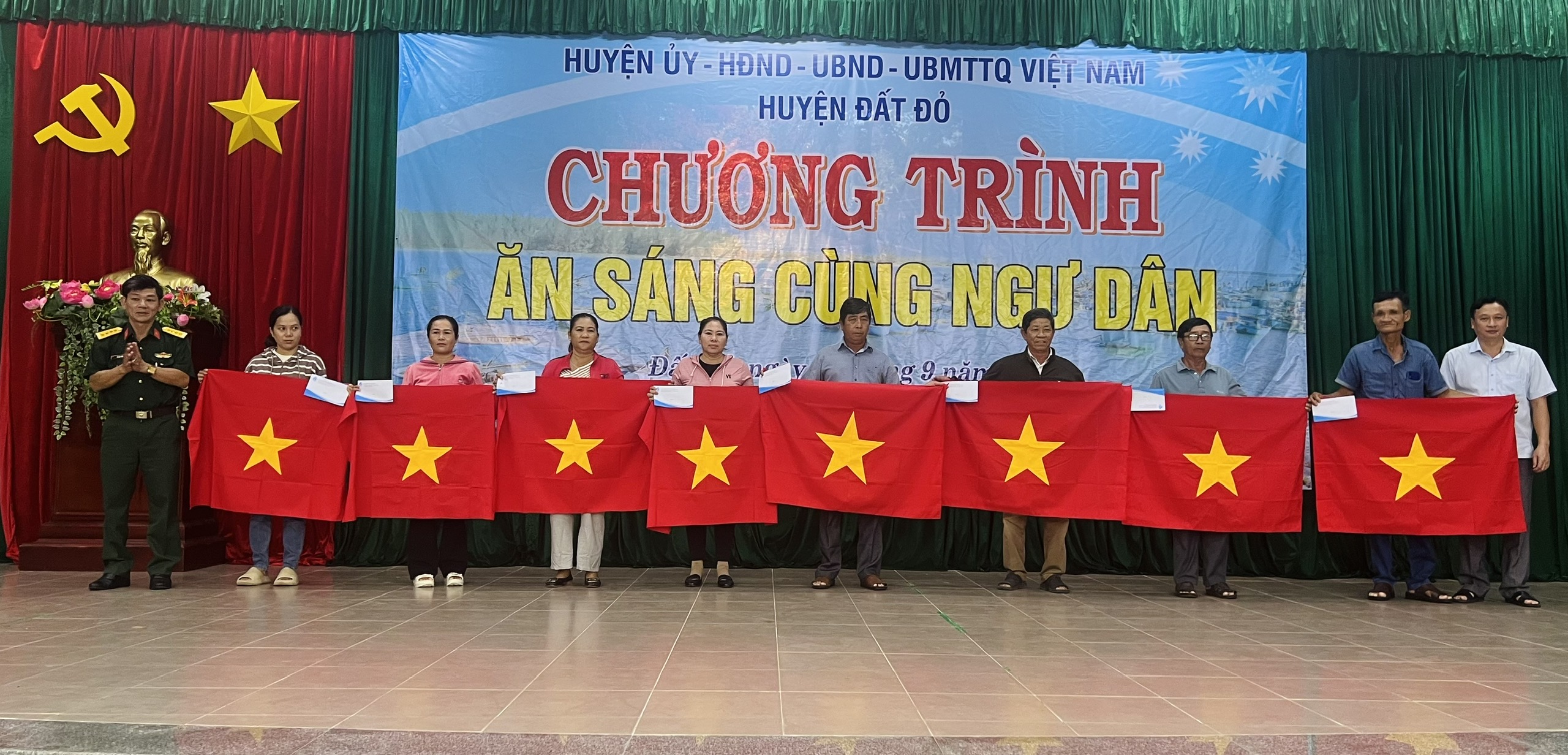 Huyện Đất Đỏ: Tổ chức chương trình Ăn sáng cùng ngư dân