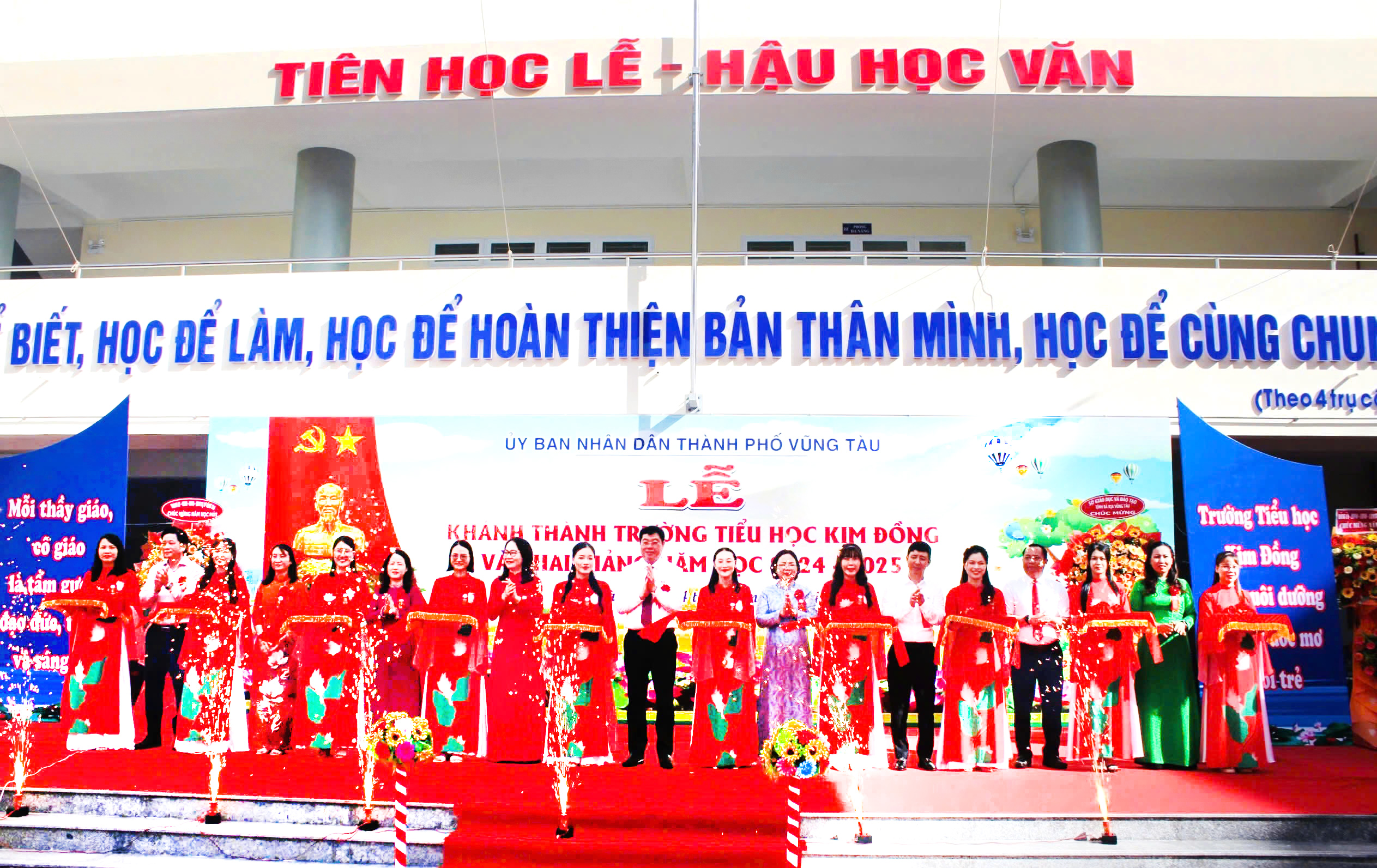 Các đại biểu cắt băng khánh thành Trường Tiểu học Kim Đồng (TP. Vũng Tàu).