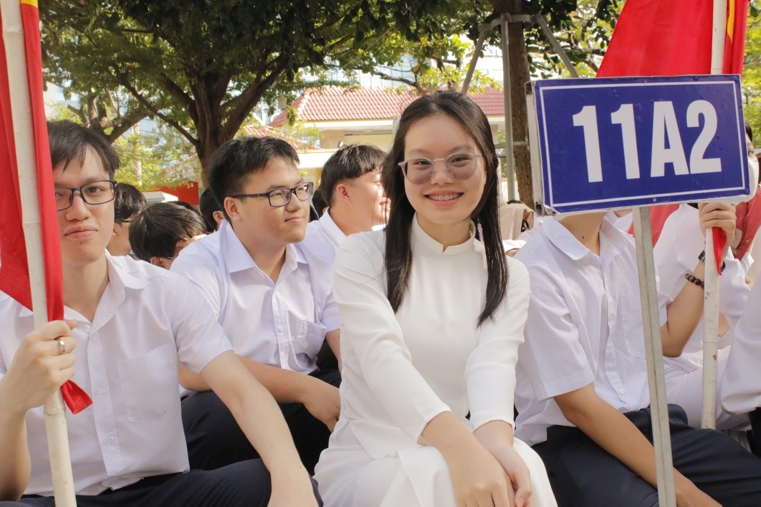 Các em học sinh trường THPT Trần Nguyên Hãn (TP.Vũng Tàu) rạng rỡ bước vào năm học mới 2024-2025.