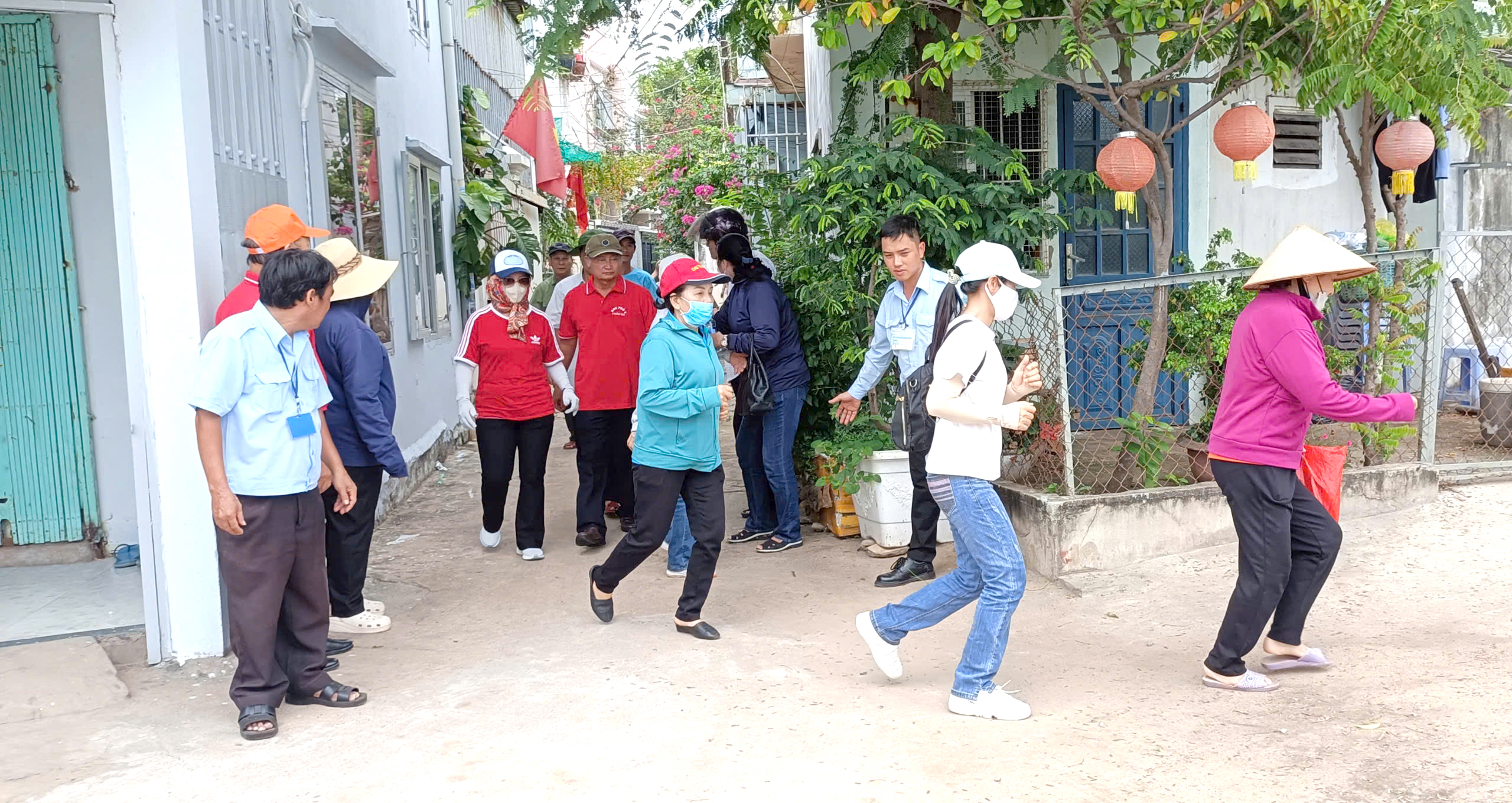 Diễn tập sơ tán người dân ở tổ 9, khu phố 2, phường Thắng Tam, TP.Vũng Tàu đến nơi an toàn để tránh cơn bão số 3.