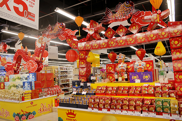 Gian hàng bánh Trung thu tại Lotte Mart Vũng Tàu được trang trí bắt mắt.