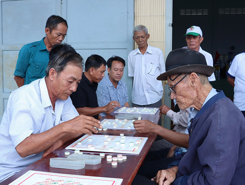 Các vận động viên thi đấu cờ tướng. Ảnh: Minh Tài