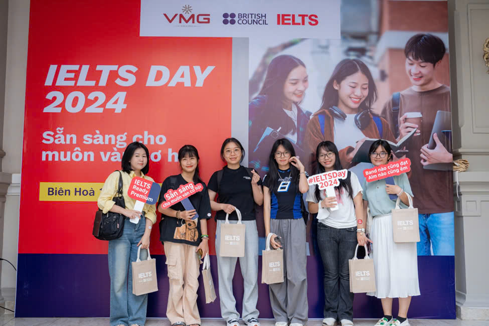 Nhiều quà tặng và ưu đãi thi IELTS được Hội đồng Anh dành riêng cho các thí sinh tham dự sự kiện IELTS Day 2024.