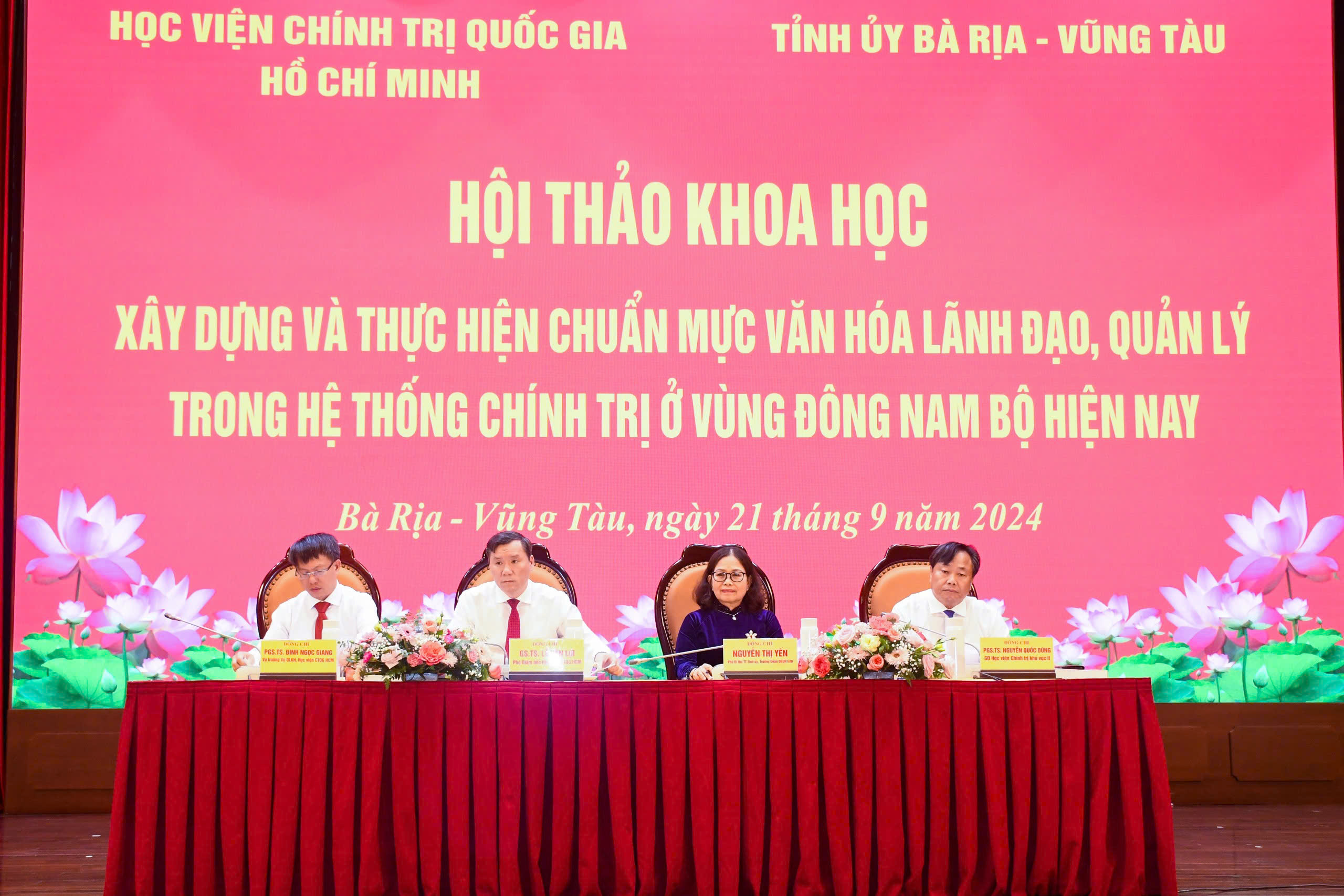 `Hội thảo diễn ra dưới sự chủ trì của bà Nguyễn Thị Yến, Phó Bí thư Thường trực Tỉnh uỷ Bà Rịa – Vũng Tàu; GS,TS. Lê Văn Lợi, Phó Giám đốc Học viện Chính trị quốc gia Hồ Chí Minh; PGS,TS Nguyễn Quốc Dũng – Giám đốc Học viện Chính trị khu vực II; PGS,TS. Đinh Ngọc Giang – Vụ trưởng Vụ Quản lý khoa học, Học viện Chính trị quốc gia Hồ Chí Minh.