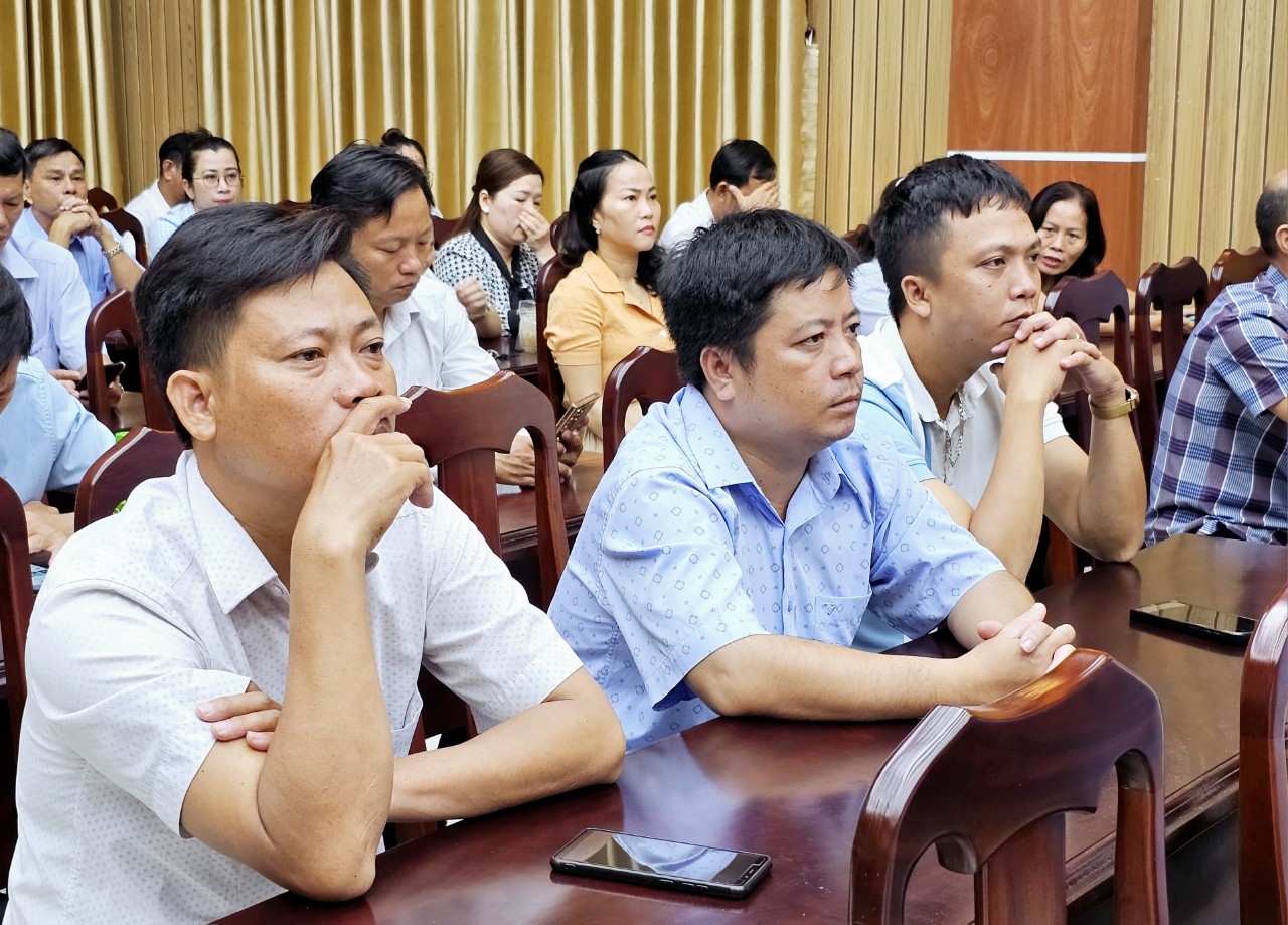 Cán bộ, đảng viên huyện Xuyên Mộc tham gia lớp bồi dưỡng kiến thức.
