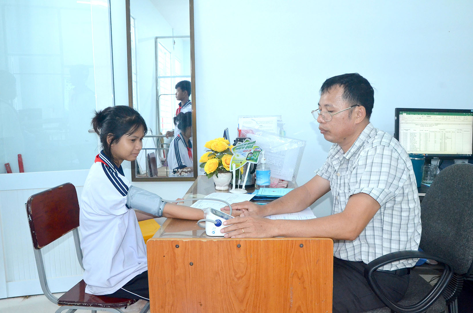 Học sinh Trường Phổ thông Dân tộc Nội trú tỉnh được khám sức khỏe định kỳ,  ngày 25/9.