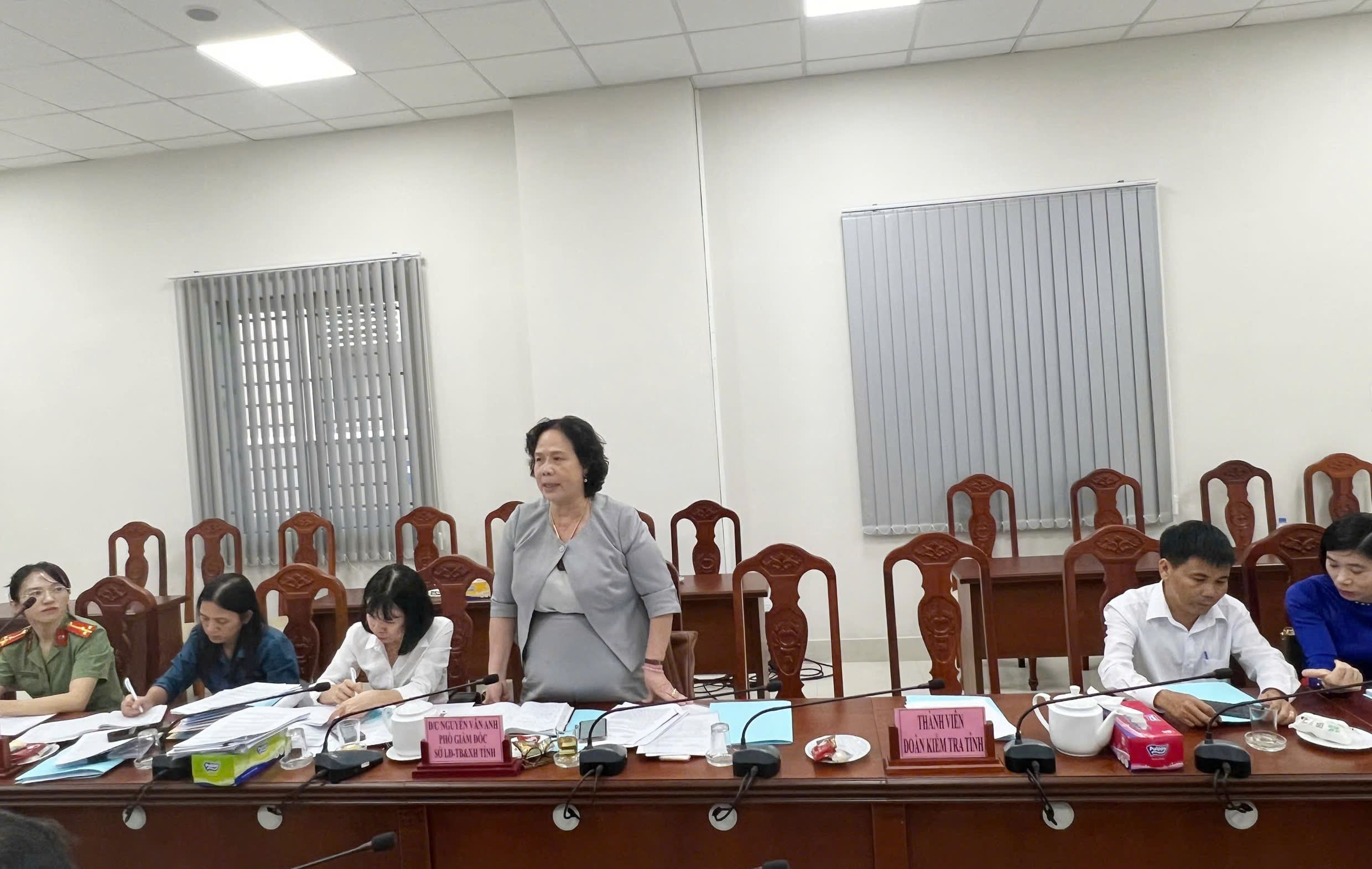 Bà Nguyễn Vân Anh, Phó Giám đốc Sở LĐTBXH và đoàn tại buổi làm việc với UBND huyện Long Điền.