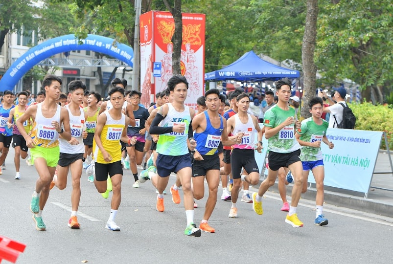 VĐV thi đấu tại Giải chạy Báo Hànộimới mở rộng lần thứ 49 - Vì hòa bình năm 2024.