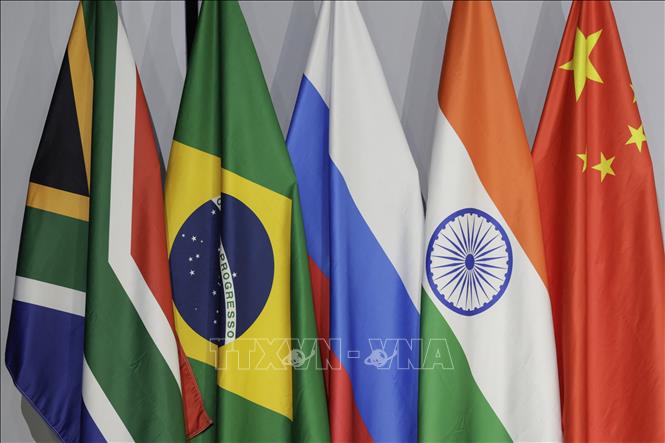 Quốc kỳ các nước thành viên BRICS.