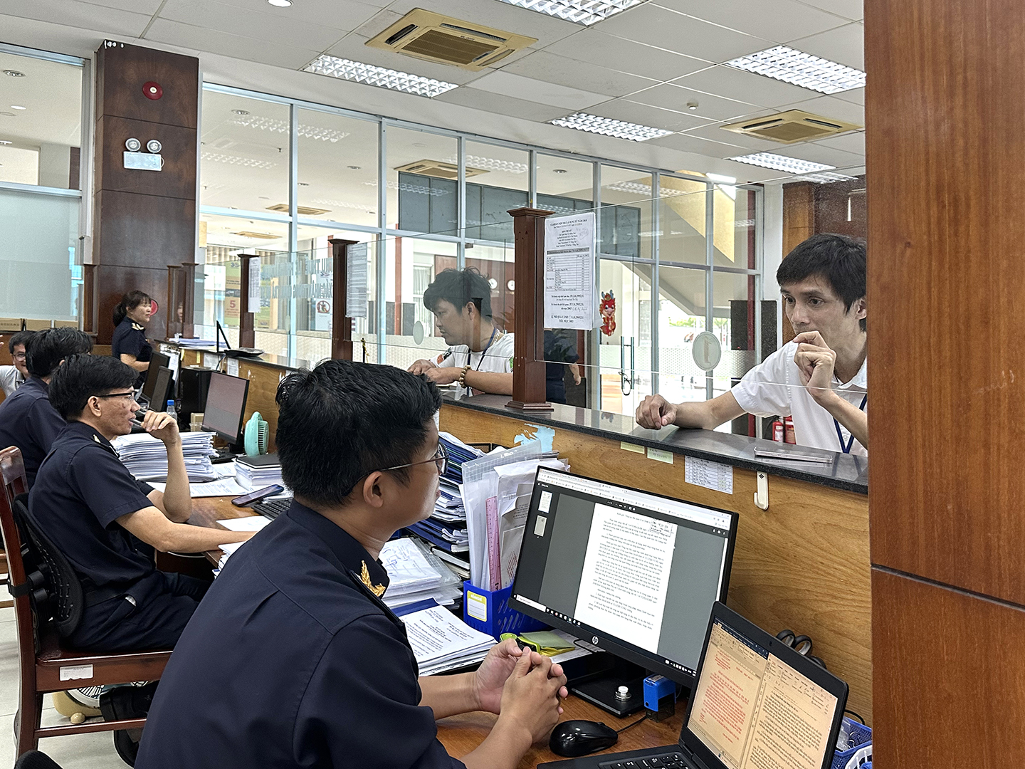 DN làm thủ tục hải quan tại Chi cục Hải quan cửa khẩu Cảng Cái Mép.