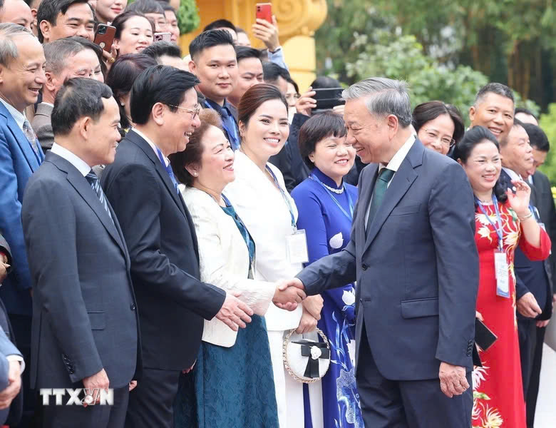 Tổng Bí thư, Chủ tịch nước Tô Lâm gặp gỡ đoàn đại biểu doanh nhân tiêu biểu của Liên đoàn Thương mại và Công nghiệp Việt Nam (VCCI) và Hội Doanh nhân Tư nhân Việt Nam.