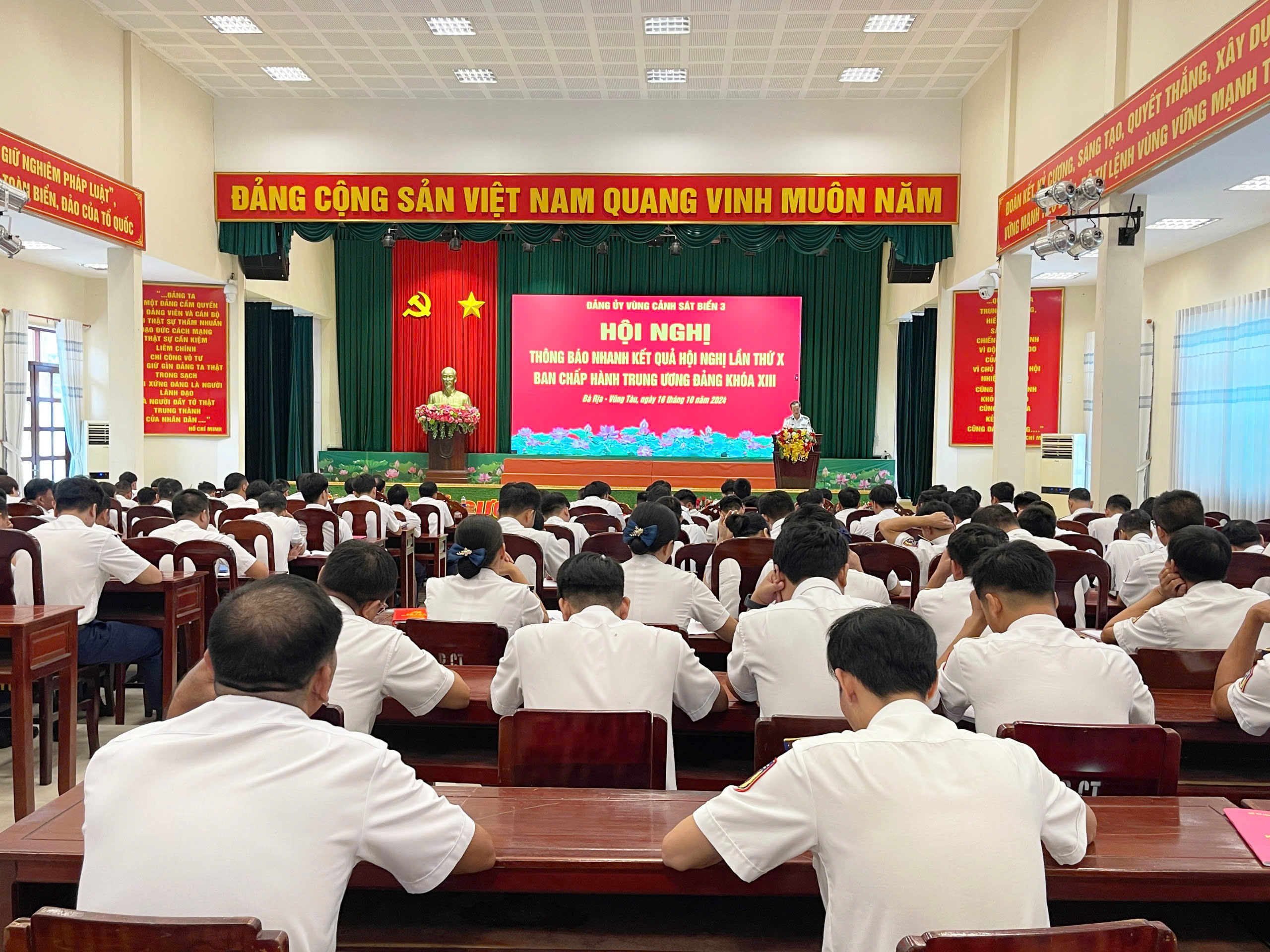 Đảng ủy Vùng Cảnh sát biển 3 tổ chức hội nghị thông báo nhanh kết quả Hội nghị lần thứ 10, Ban Chấp hành Trung ương Đảng khóa XIII.