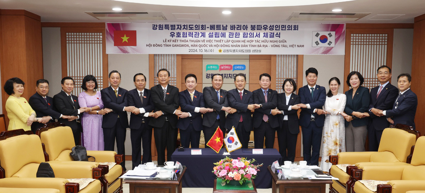Đoàn công tác HĐND tỉnh Bà Rịa - Vũng Tàu và Hội đồng tỉnh Gangwon tại Lễ ký kết Văn bản thoả thuận thiết lập quan hệ hữu nghị và hợp tác.