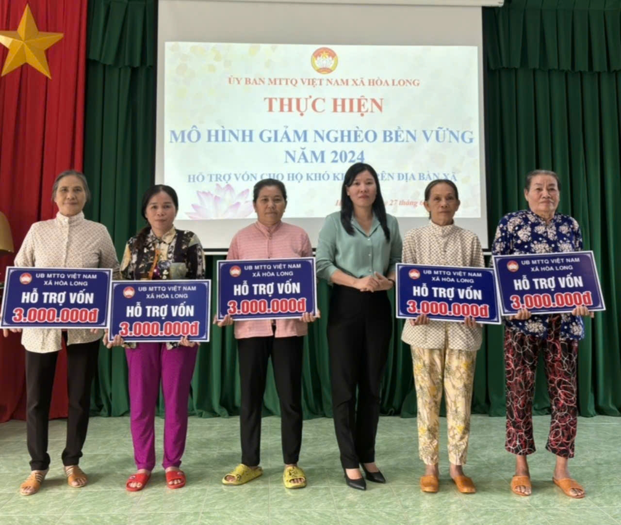 Nhiều mô hình sinh kế hỗ trợ kịp thời cho hộ nghèo được triển khai. Trong ảnh: Hộ nghèo xã Hòa Long, TP.Bà Rịa nhận hỗ trợ vốn trong mô hình giảm nghèo năm 2024.