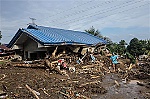 Siêu bão Man-yi tàn phá Philippines