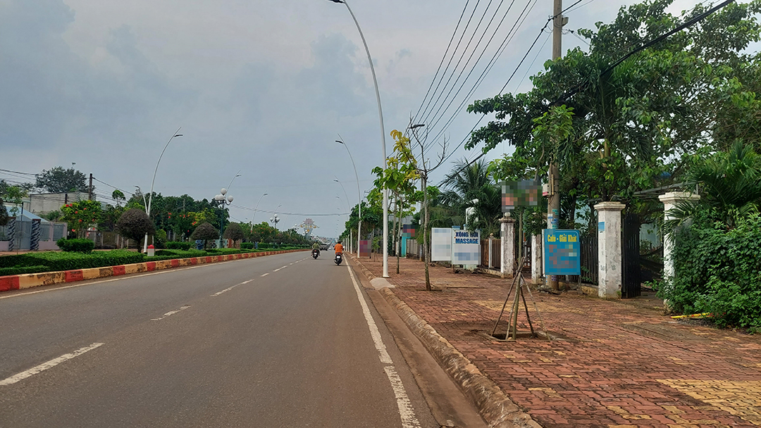 Người dân phản ánh đoạn đường QL56 đi qua địa bàn TT.Ngãi Giao tồn tại nhiều quán giải khát có dấu hiệu hoạt động kinh doanh không lành mạnh.