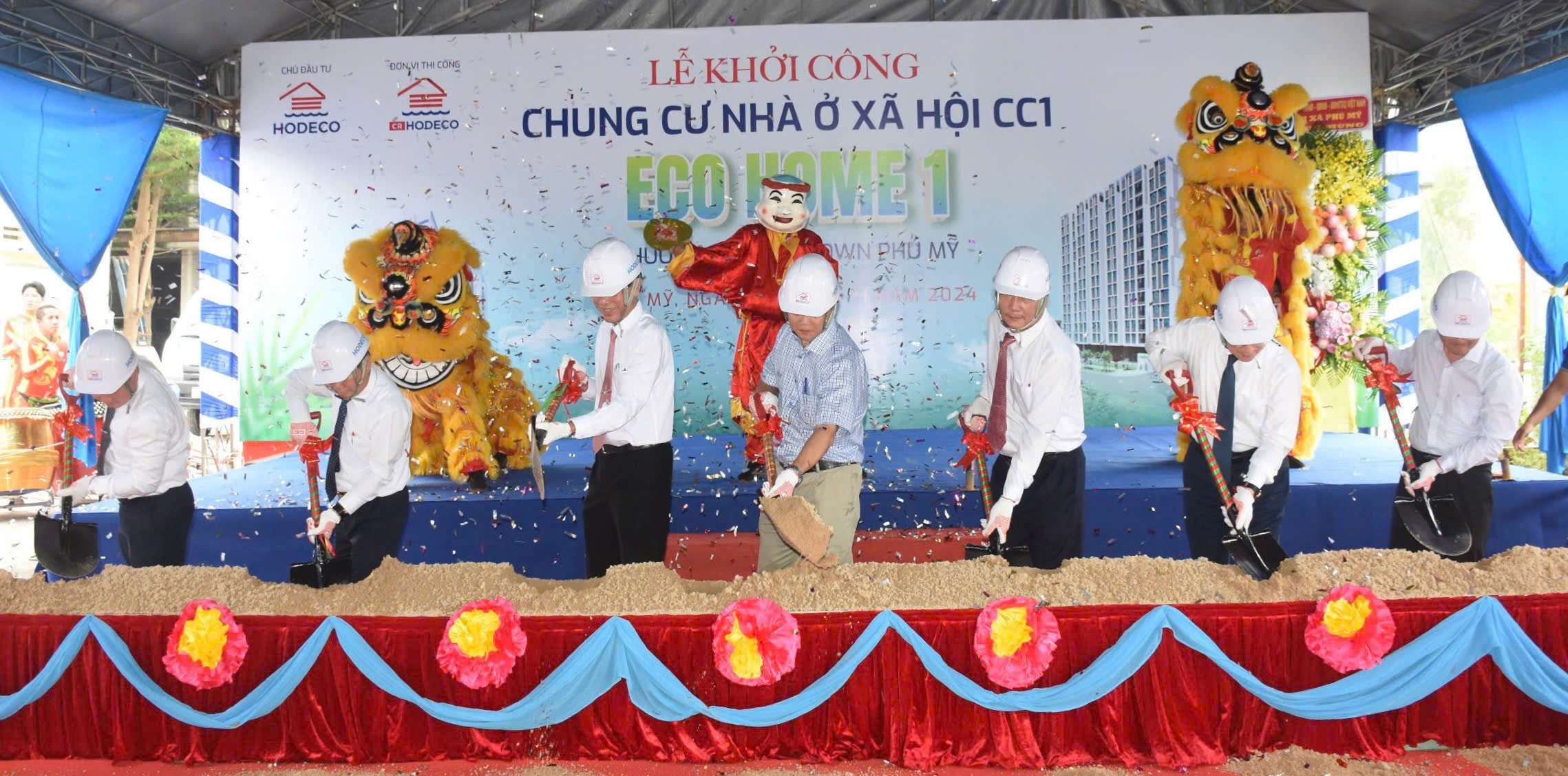 Lãnh đạo Sở Xây dựng, TX. Phú Mỹ, HODECO và các đơn vị thực hiện nghi thức khởi công dự án