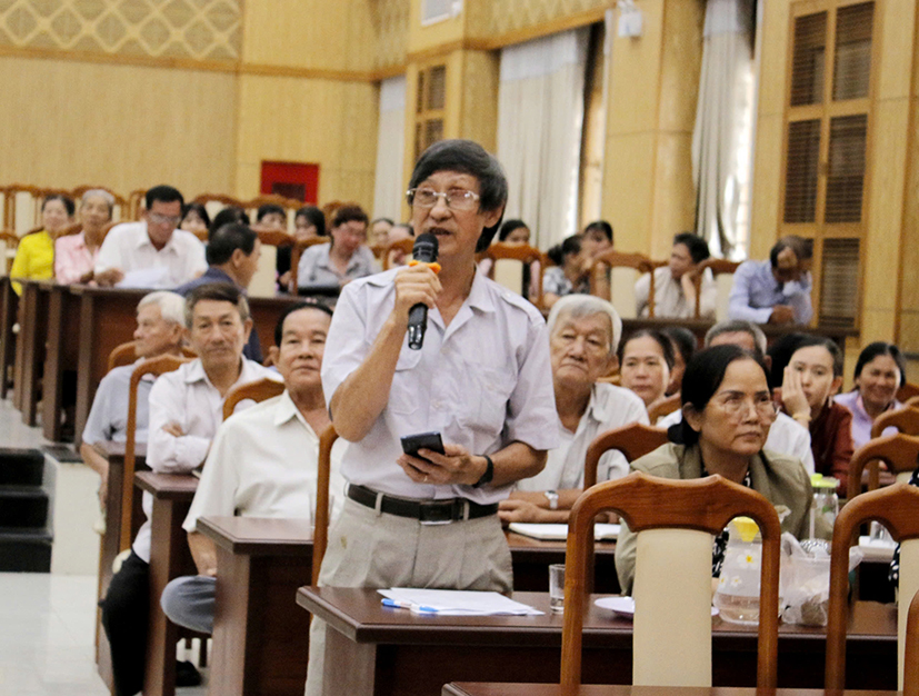 Cử tri Ngô Lương Kim (KP Long Tân, TT.Long Điền, huyện Long Điền) đề nghị nỗ lực hơn nữa để Bà Rịa-Vũng Tàu trở thành địa phương đầu tiên của cả nước đưa phát thải ròng bằng 0 (Net Zero) vào năm 2050. Ảnh: ĐÔNG HIẾU