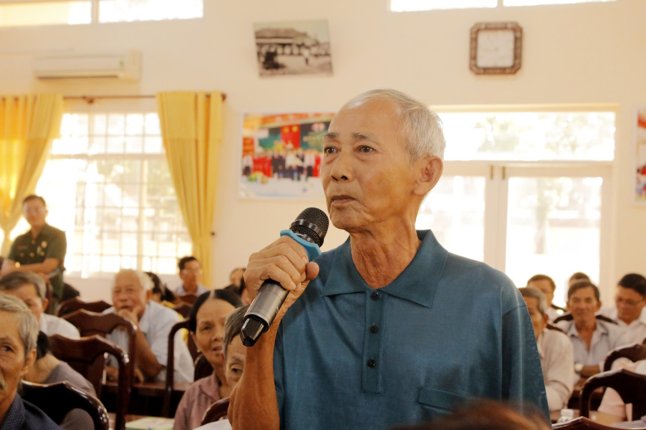 Cử tri Mai Văn Thịnh, KP.Phước Sơn, TT. Đất Đỏ cho biết, tình trạng mạo danh công an lừa đảo người dân diễn biến phức tạp, gây hoang mang cho người dân. Ảnh: ĐÔNG HIẾU