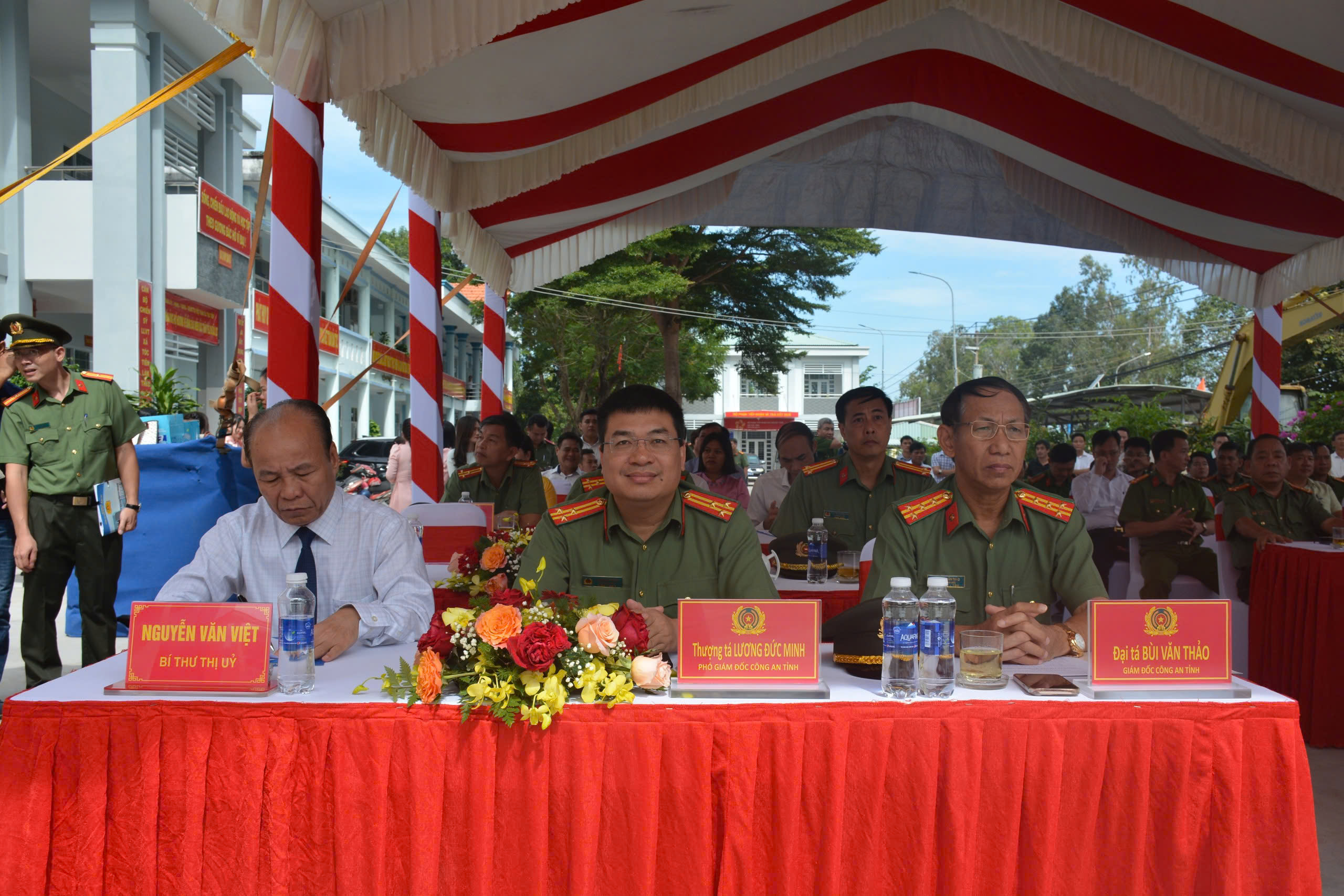 Lãnh đạo Công an tỉnh cùng lãnh đạo Thị ủy Phú Mỹ tham dự lễ khánh thành.