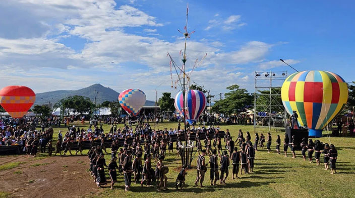 Trình diễn cồng-chiêng-xoang tại lễ hội.