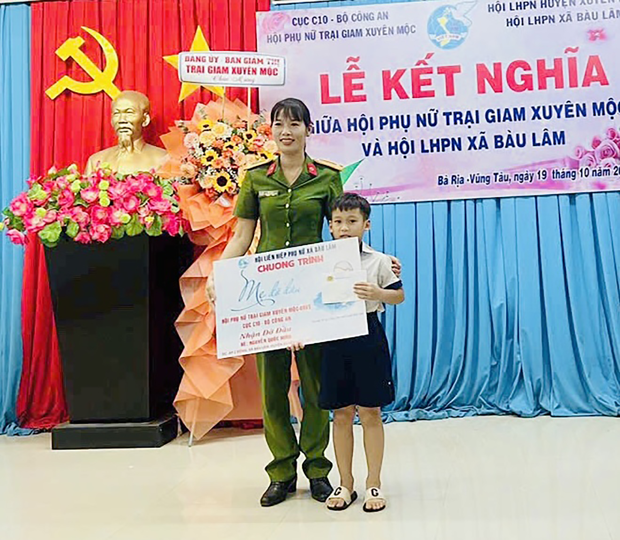 Em Nguyễn Quốc Minh được Hội Phụ nữ Trại giam Xuyên Mộc và Hội Cựu chiến binh xã Bàu Lâm nhận đỡ đầu đến khi 18 tuổi.