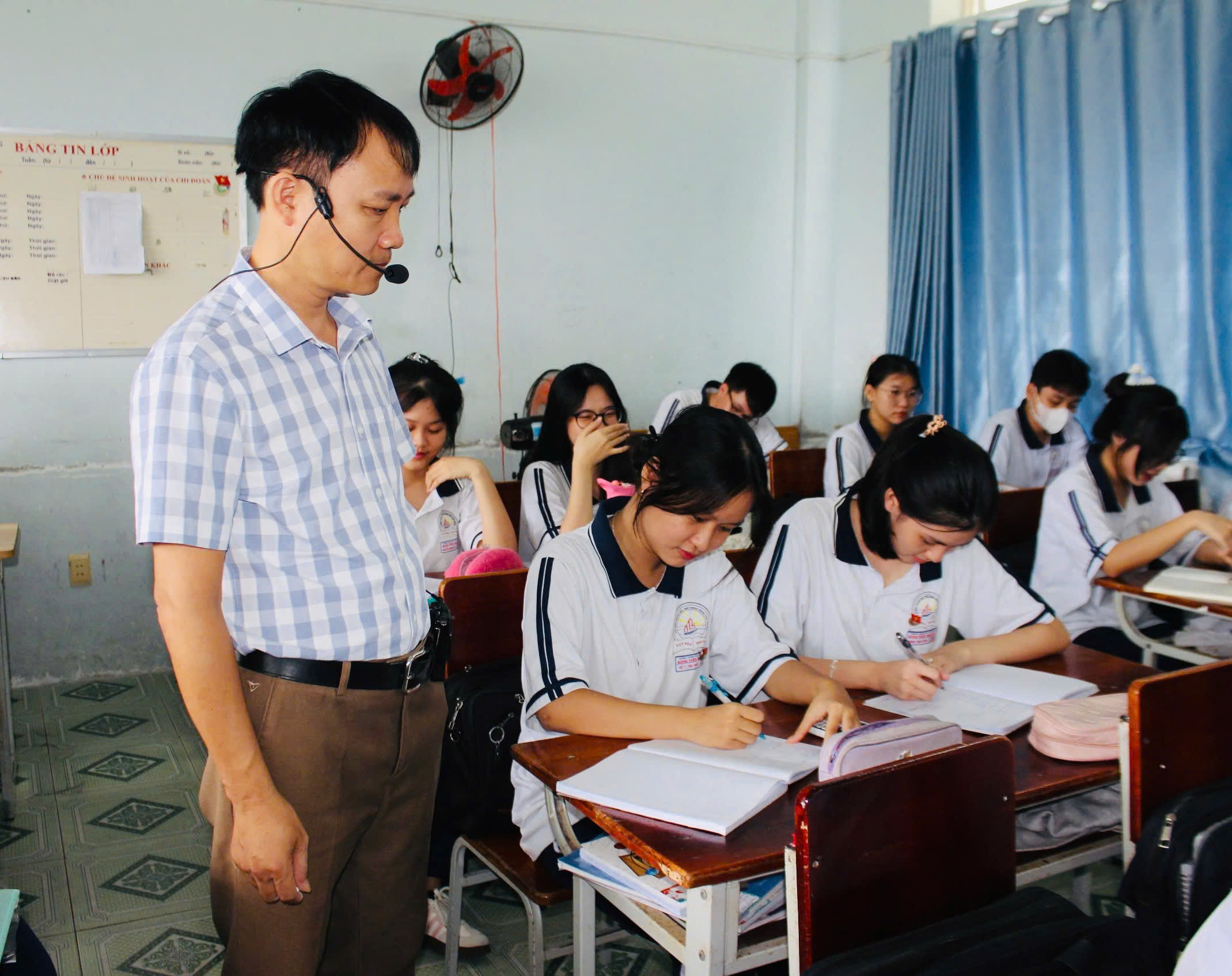 Cả GV và HS đều cần có sự chuyển mình để bắt nhịp với những thay đổi của đề thi tốt nghiệp THPT từ 2025. Trong ảnh: HS lớp 12D5 Trường THPT Đinh Tiên Hoàng (TP.Vũng Tàu) trong tiết học Toán.