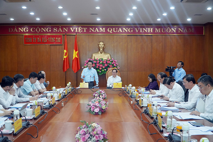 Phó Thủ tướng Trần Hồng Hà đề nghị các bộ, ngành, UBND tỉnh, nghiên cứu các giải pháp tháo gỡ khó khăn cho DN hóa dầu.