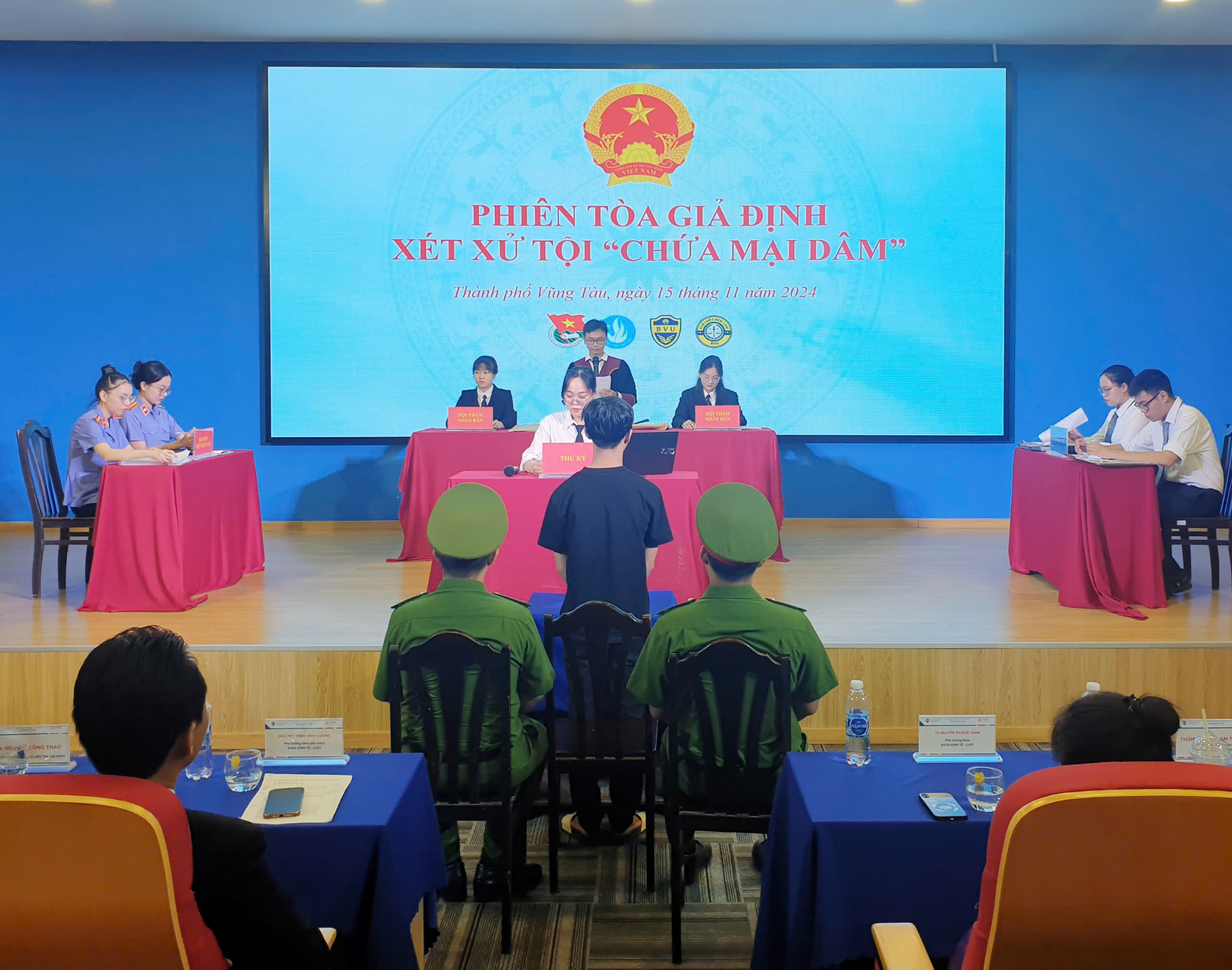 Sinh viên Trường Đại học Bà Rịa-Vũng Tàu  trong vai bị cáo, người đại diện hợp pháp và người có liên quan.