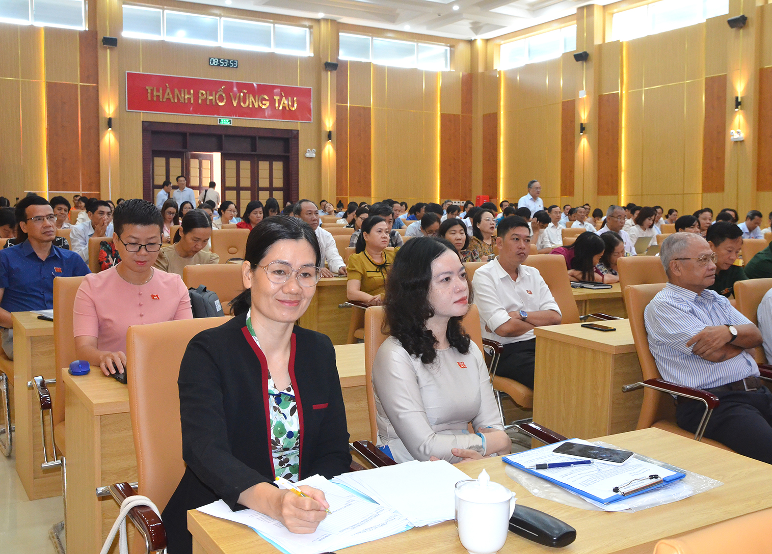 Cán bộ TP.Vũng Tàu tham gia buổi thông tin thời sự.