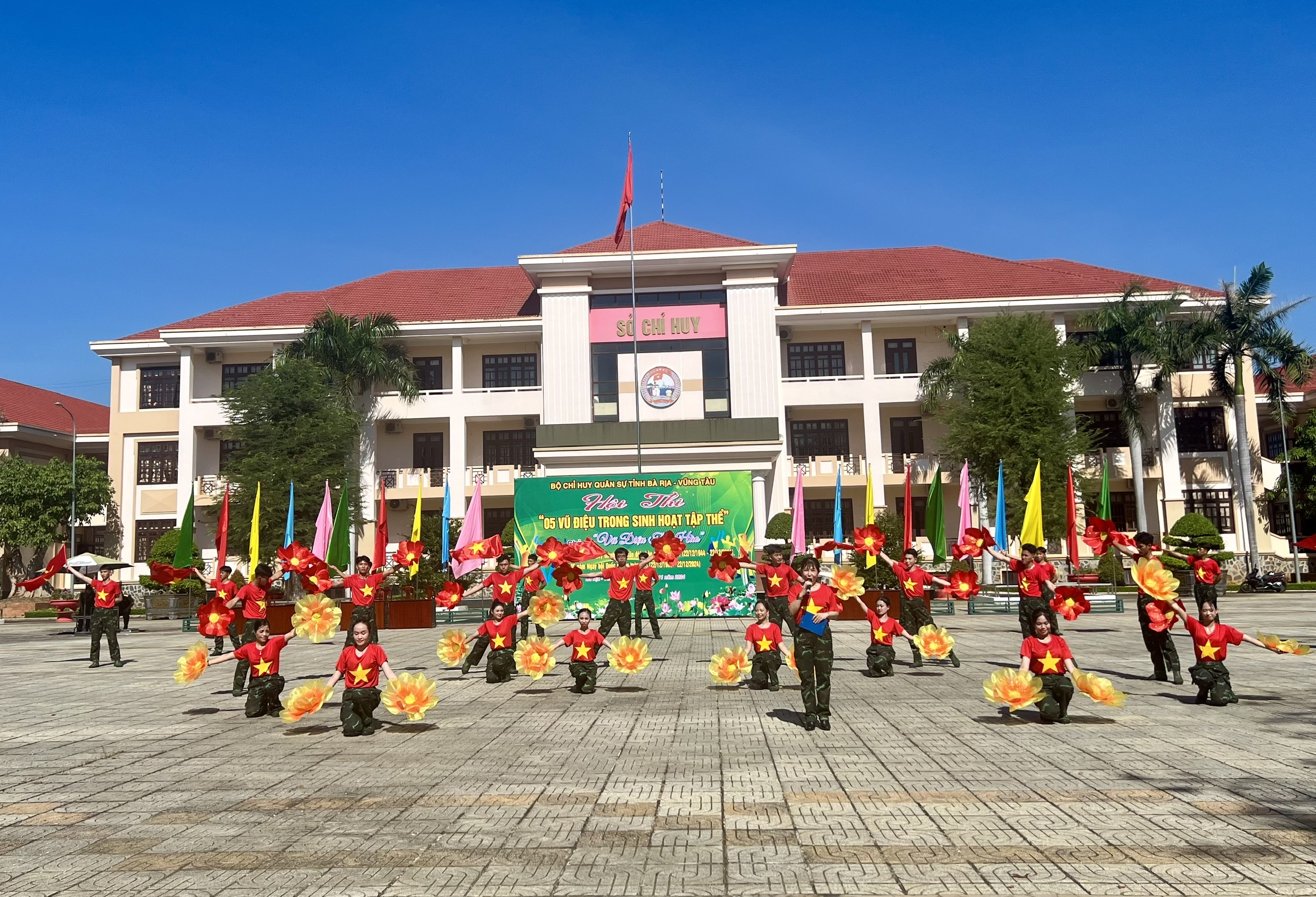 Đội Ban CHQS TP.Vũng Tàu đã xuất sắc giành giải Nhất với màn trình diễn đầy cảm xúcTàu đã dần thành hình.